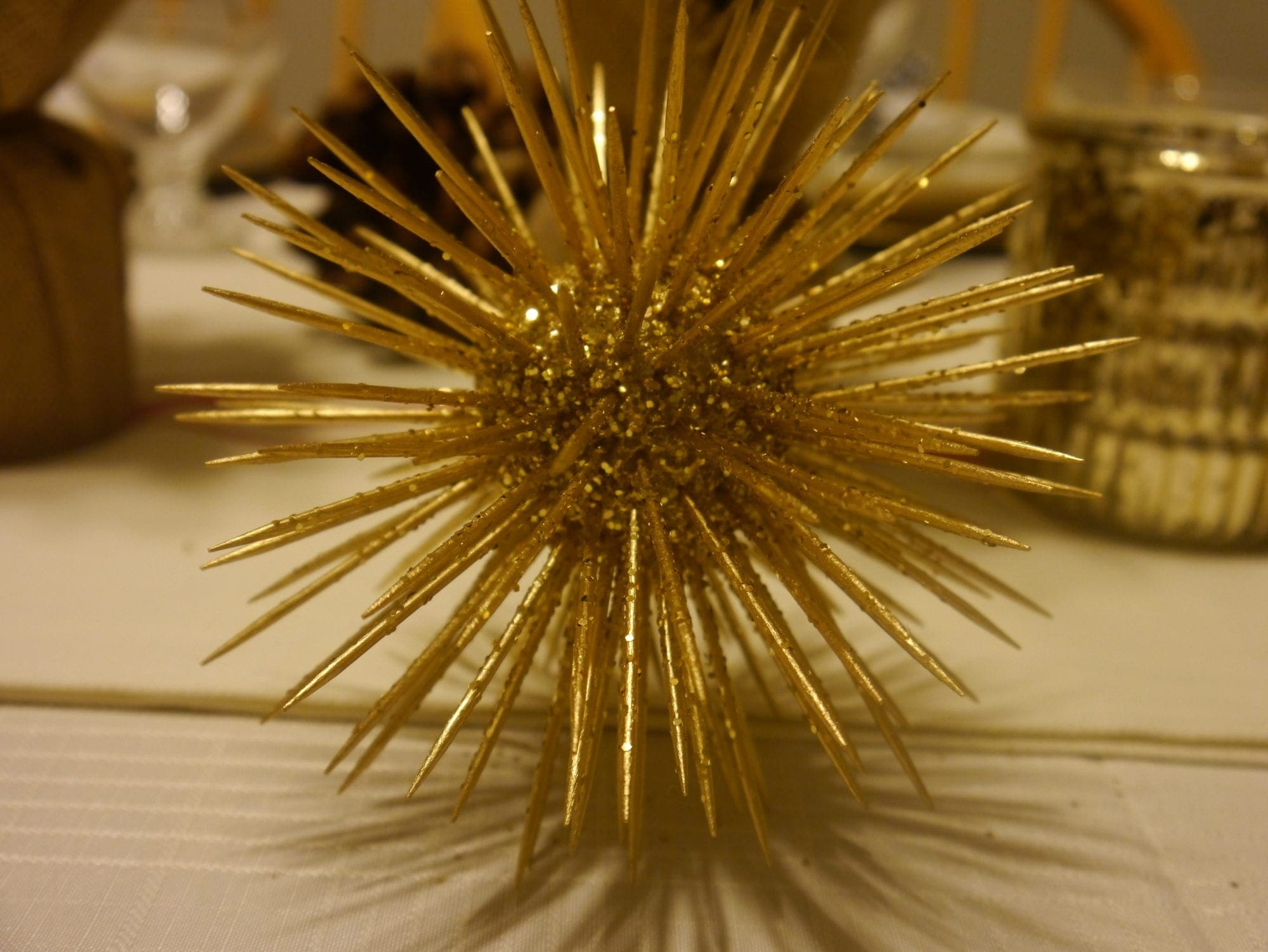 gold-spiky