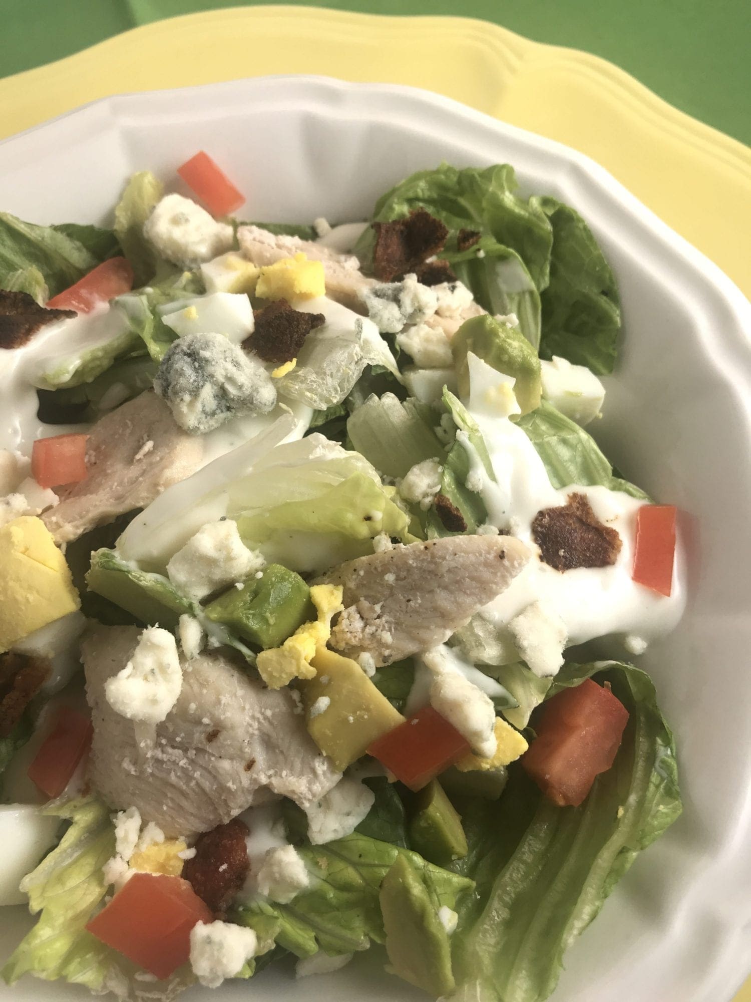 Weight Watchers friendly California Cobb Salad on Meal Planning Mommies - Just 5 WW SP per generous 2 cup serving!