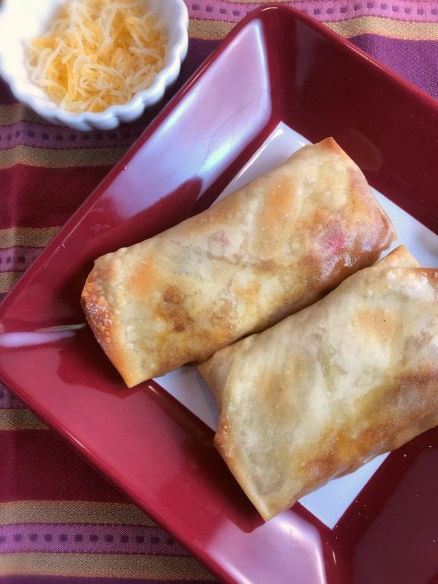These Southwest Steak Egg Rolls are 4 WW SP each and are part of meal plan #44 on Meal Planning Mommies.