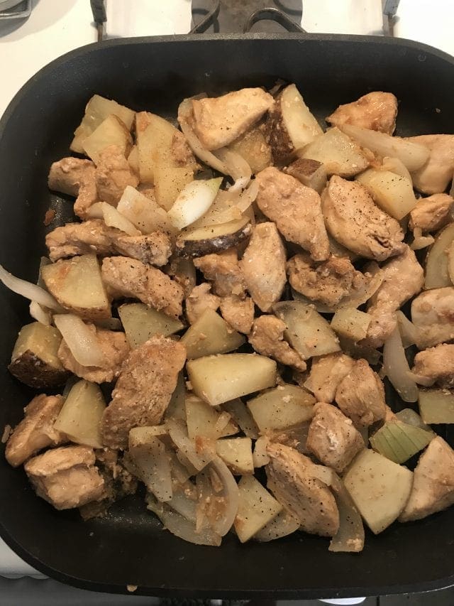 Cook chicken, onion, potatoes and Onion soup mix together on the stove-top for 20 minutes. Just 5 ingredients and 20 minutes for this quick and easy dinner.