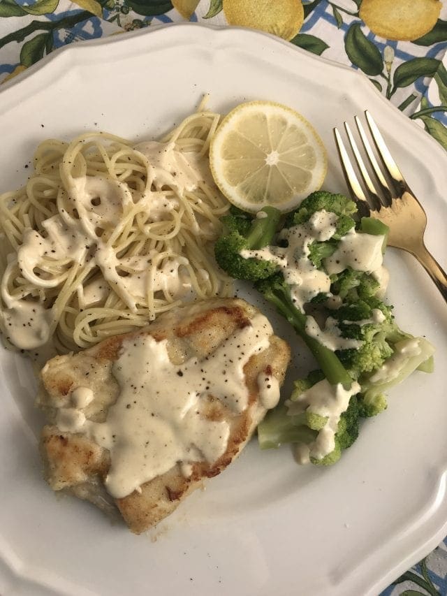 Lemon Chicken Scallopini with angel hair pasta and broccoli on Meal Planning Mommies - 6 WW FreeStyle Smart Points per serving.