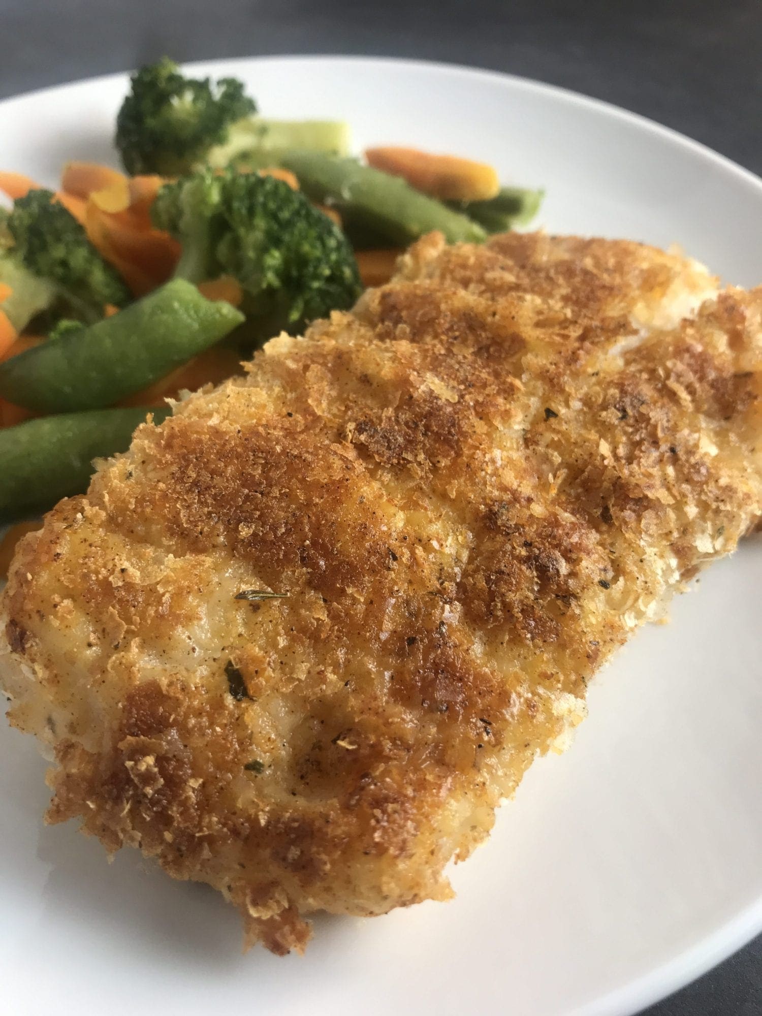 This delicious potato crusted cod is just 4 Weight Watchers FreeStyle Smart Points per serving - Meal Planning Mommies