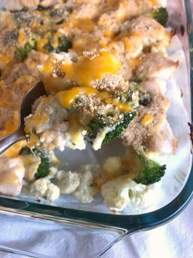 This Cheesy Chicken Floret Bake uses broccoli, cauliflower, rich cheesy sauce, and chicken. Just 3 WW FreeStyle SmartPoints per serving!